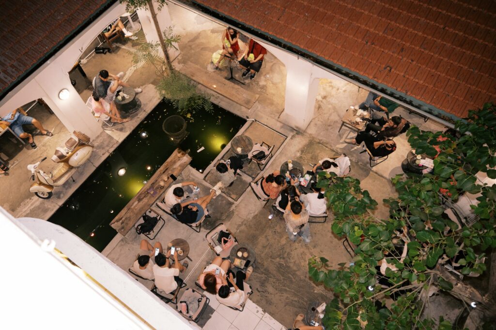 Bamos cà phê Acoustic không phụ thu mở cửa xuyên đêm 24h