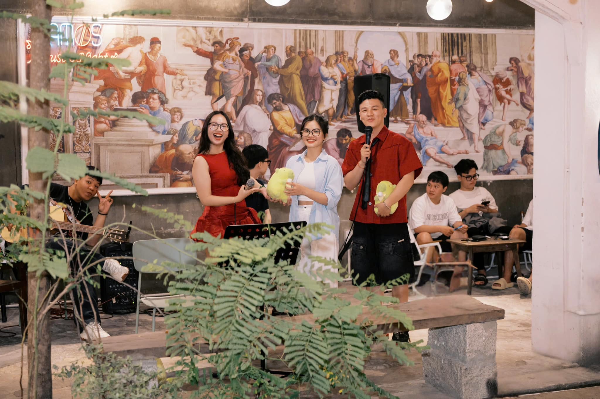 Bamos cà phê Acoustic không phụ thu mở cửa xuyên đêm 24h