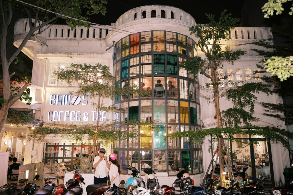 Bamos cà phê Acoustic không phụ thu mở cửa xuyên đêm 24h