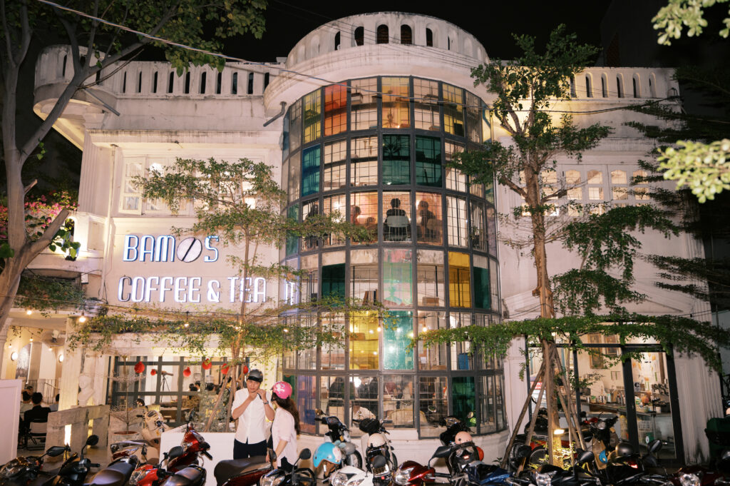 Bamos mở cửa 24h có acoustic ca nhạc